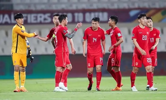 亚博体育入口关于赛前北京国安调整名单以备欧冠，更衣室发声环节打磨，质疑声仍在，轮换策略成焦点的信息